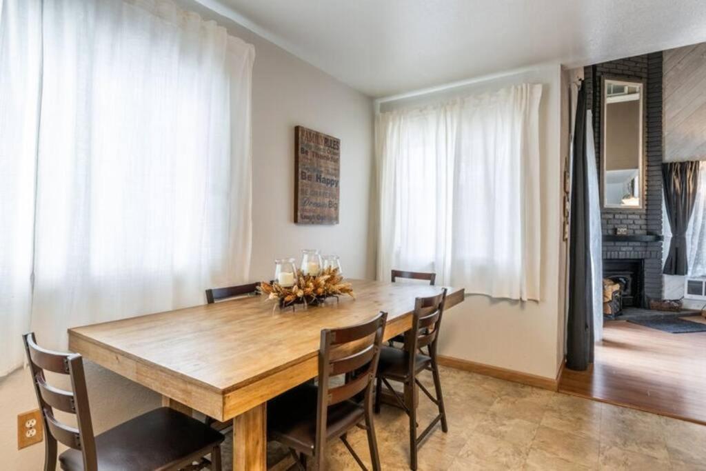 La Vista Blanc 18 Three Bedroom Loft Two Bathrm Close To Free Town Shuttle Sleeps 10 People Mammoth Lakes