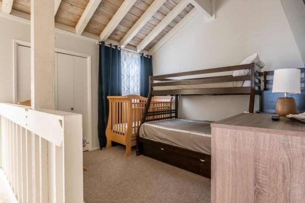 La Vista Blanc 18 Three Bedroom Loft Two Bathrm Close To Free Town Shuttle Sleeps 10 People Mammoth Lakes